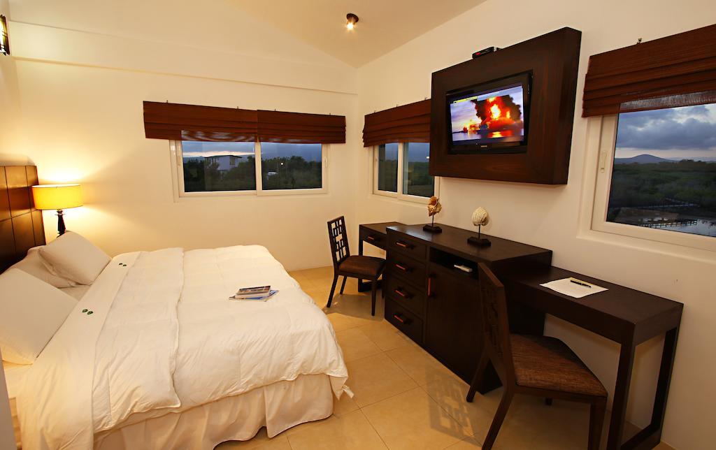 Iguana Crossing Boutique Hotel Puerto Villamil Kamer foto