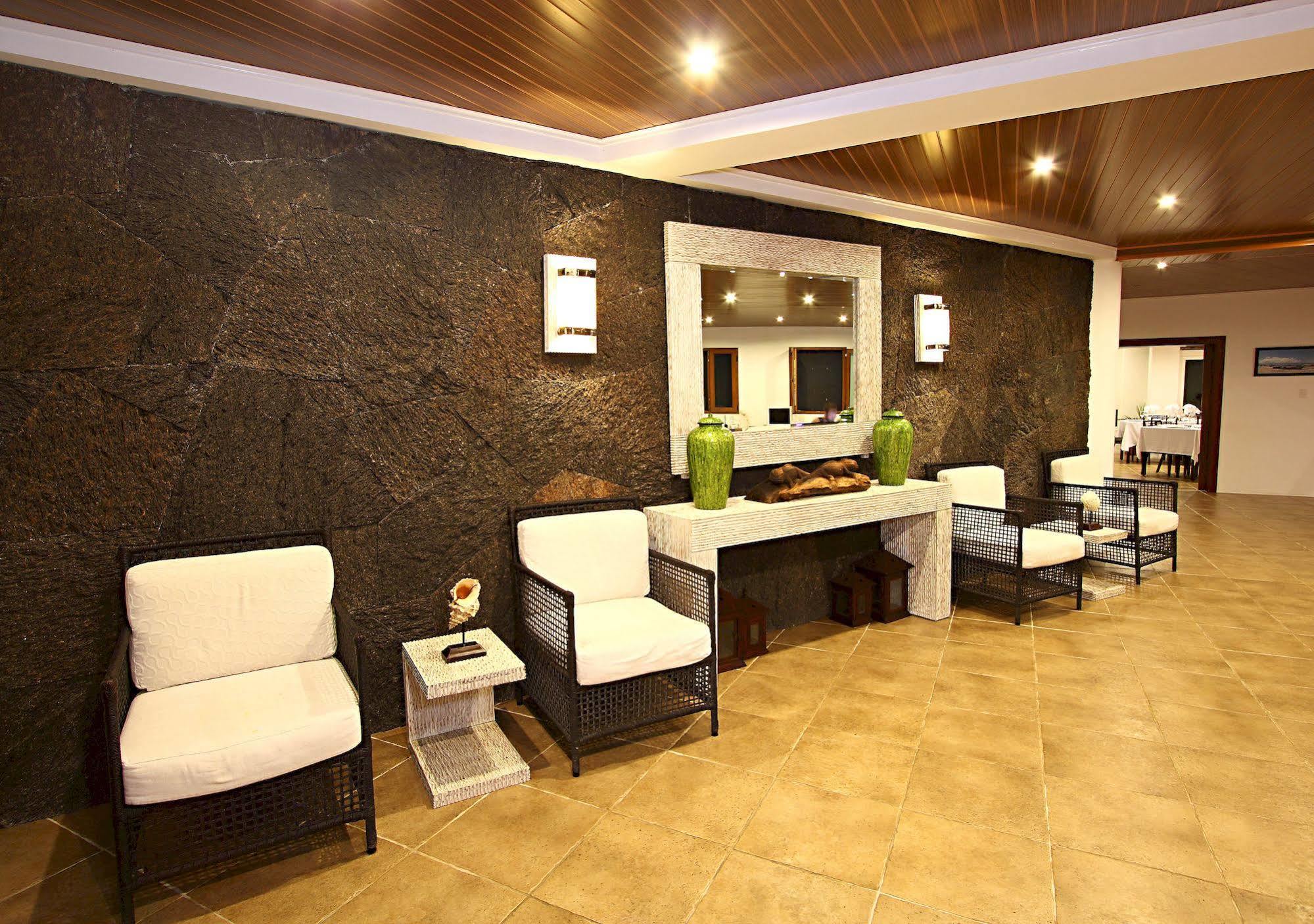 Iguana Crossing Boutique Hotel Puerto Villamil Buitenkant foto